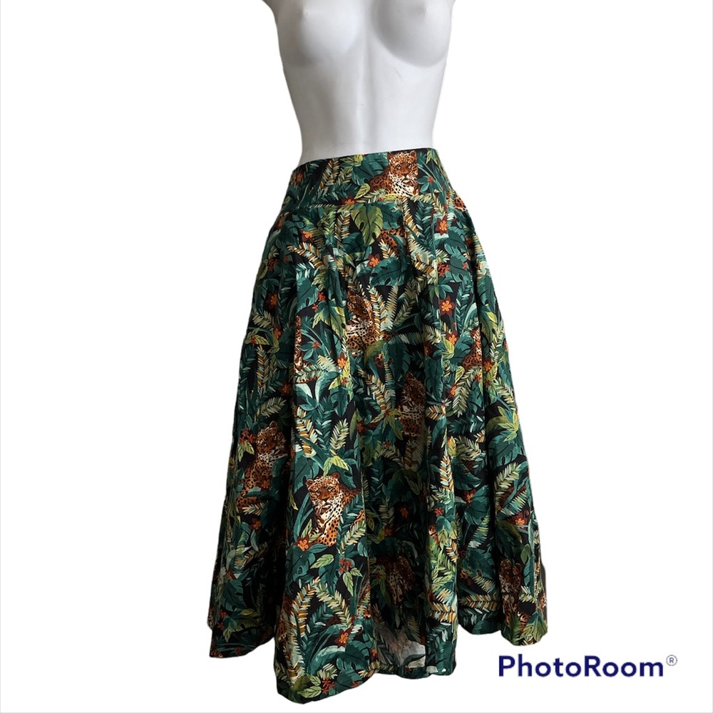 the oblong box Safari skirt size XL and head wrap